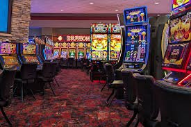 Interface kontrol permainan Joker Gaming dengan tombol spin dan pengaturan taruhan
